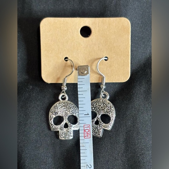 Skull Earrings - Picture 2 of 2